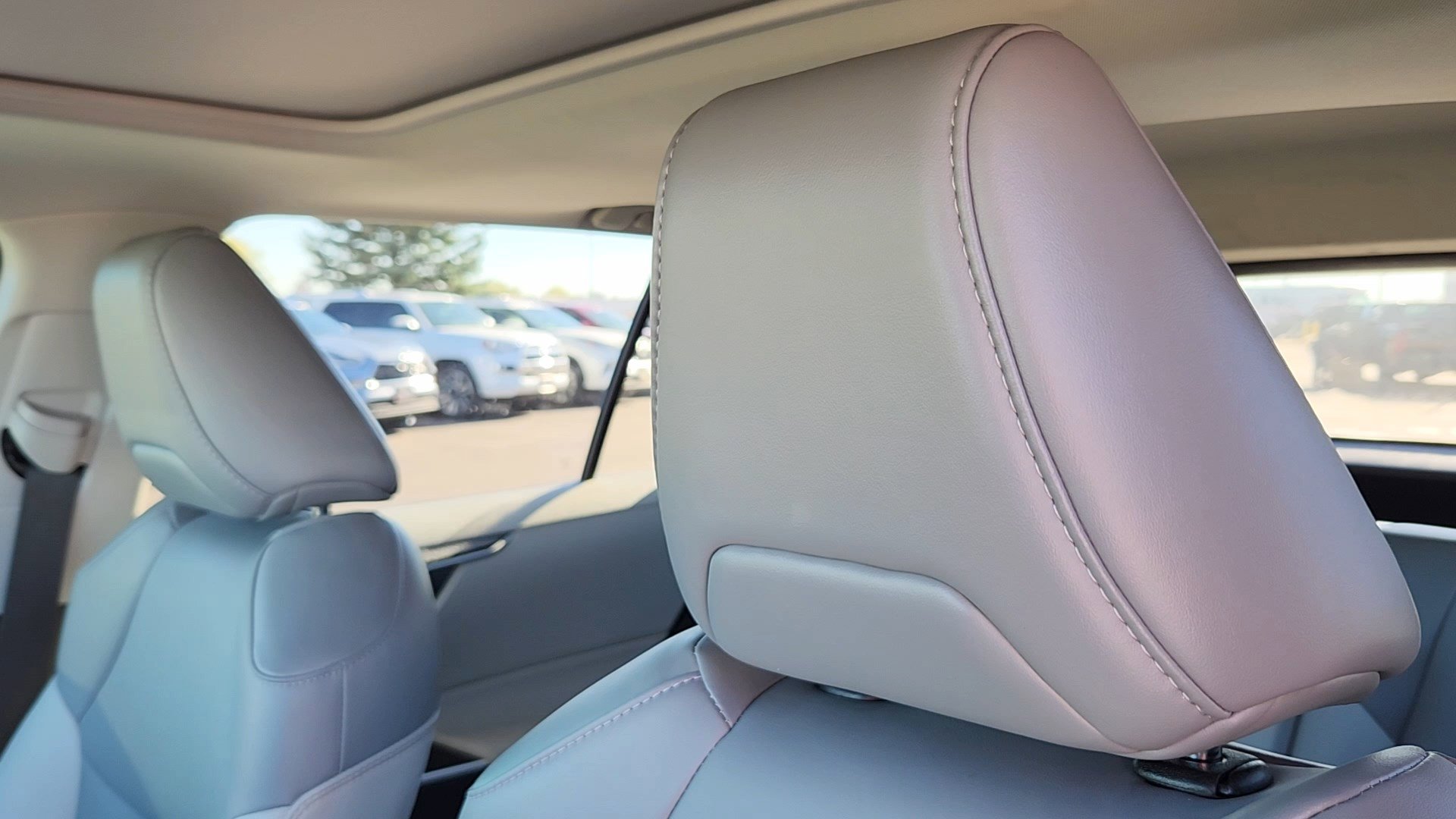 2023 Toyota RAV4 XLE Premium photo 9