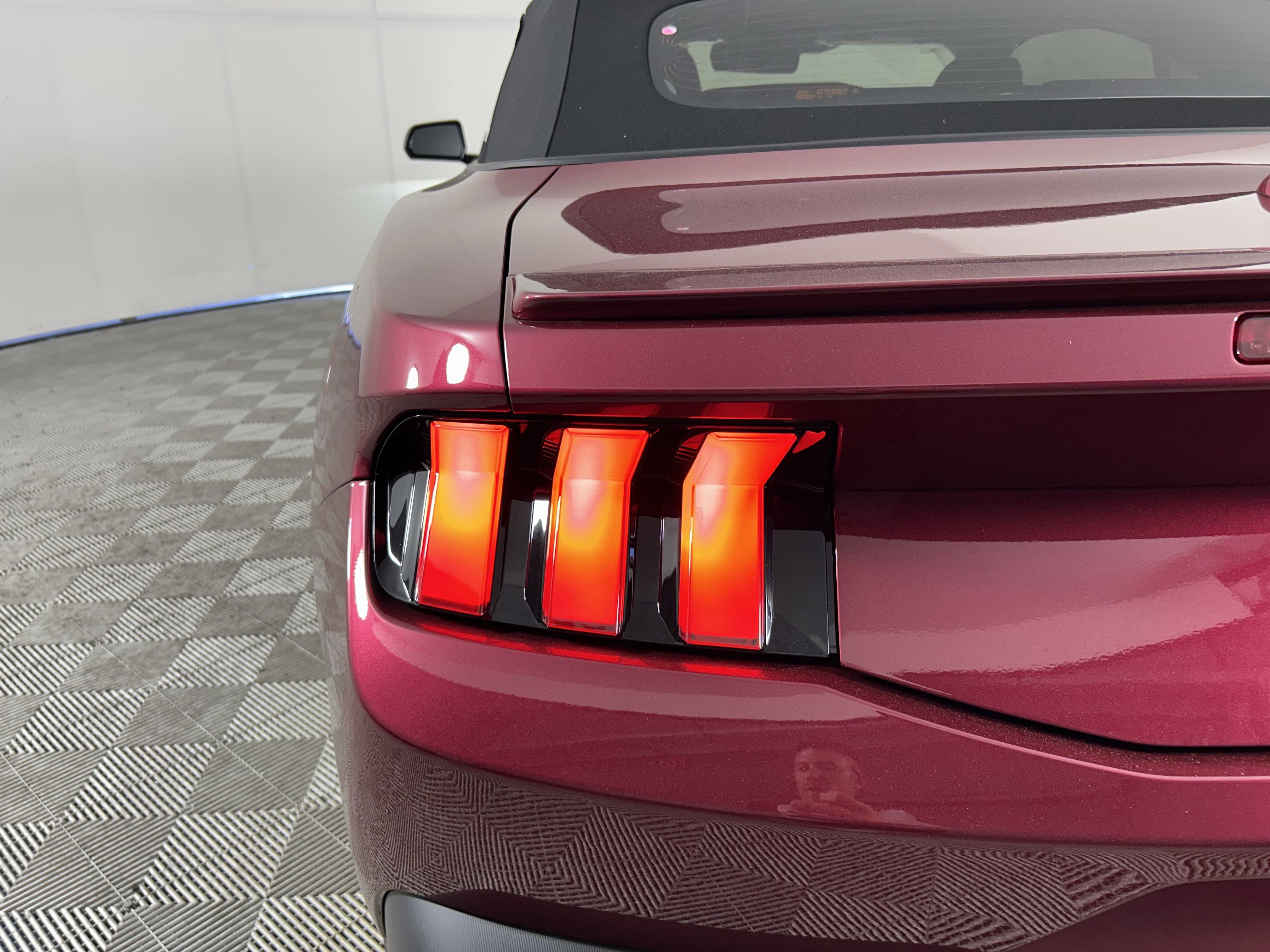 2025 Ford Mustang EcoBoost Premium photo 9