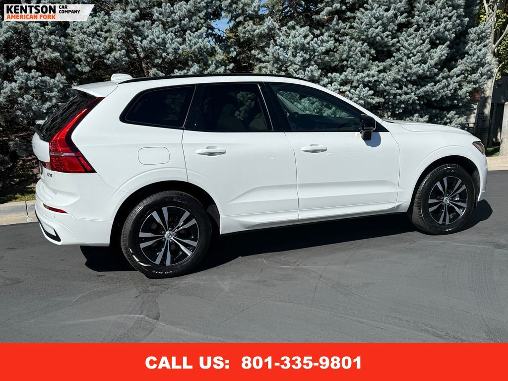 2024 Volvo XC60 Core photo 8