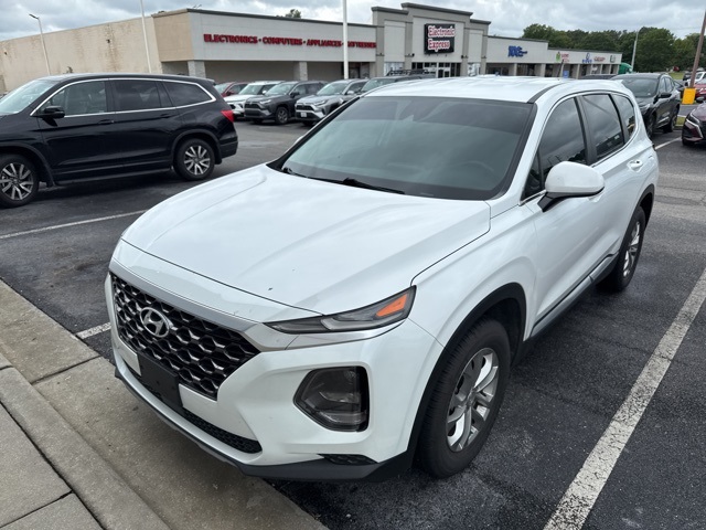 2019 Hyundai Santa Fe SE photo 2
