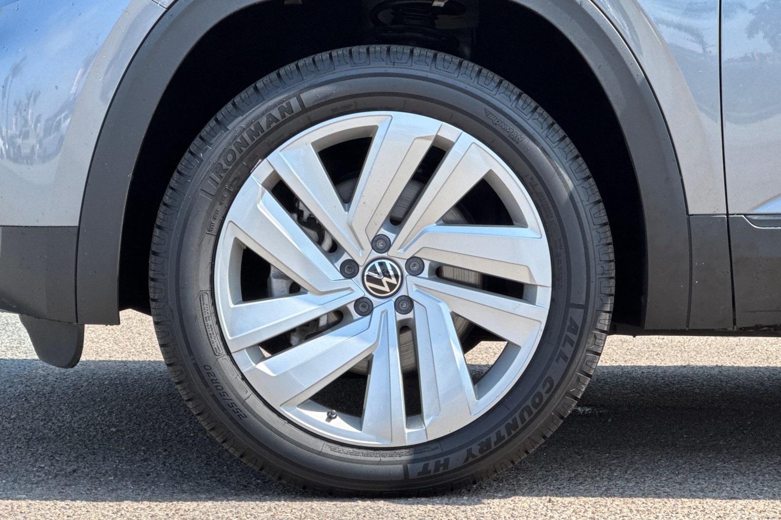 2022 Volkswagen Atlas Cross Sport V6 SE Technology photo 24