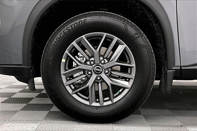 2025 Nissan Rogue S photo 12