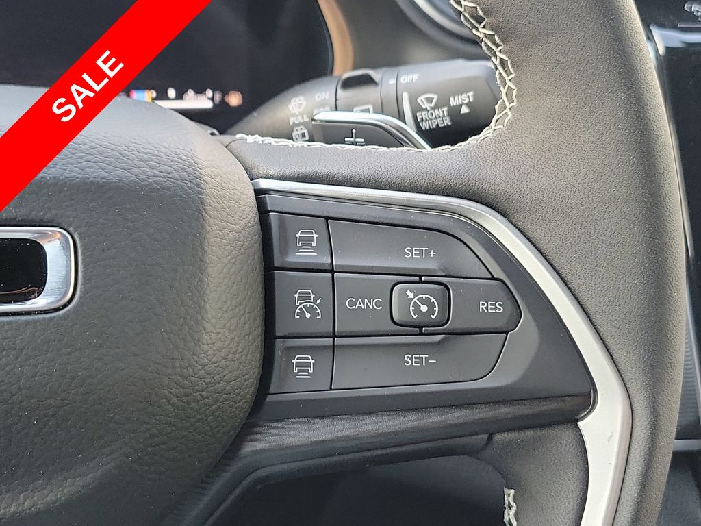2025 Jeep Grand Cherokee Laredo Altitude photo 34