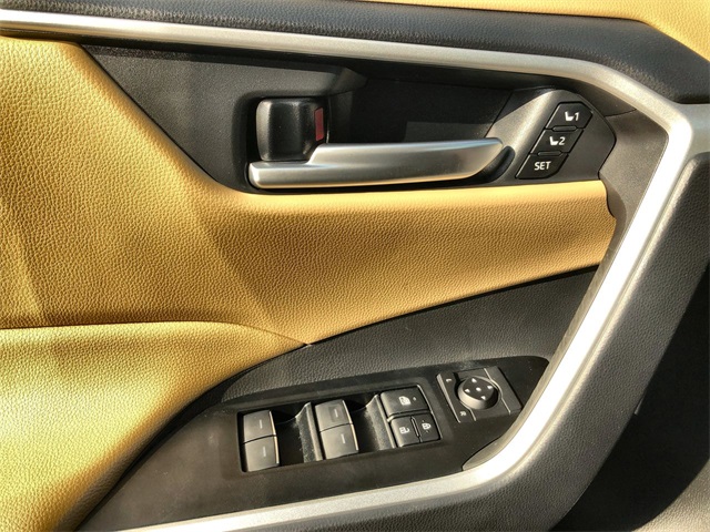 2025 Toyota RAV4 XLE Premium photo 6