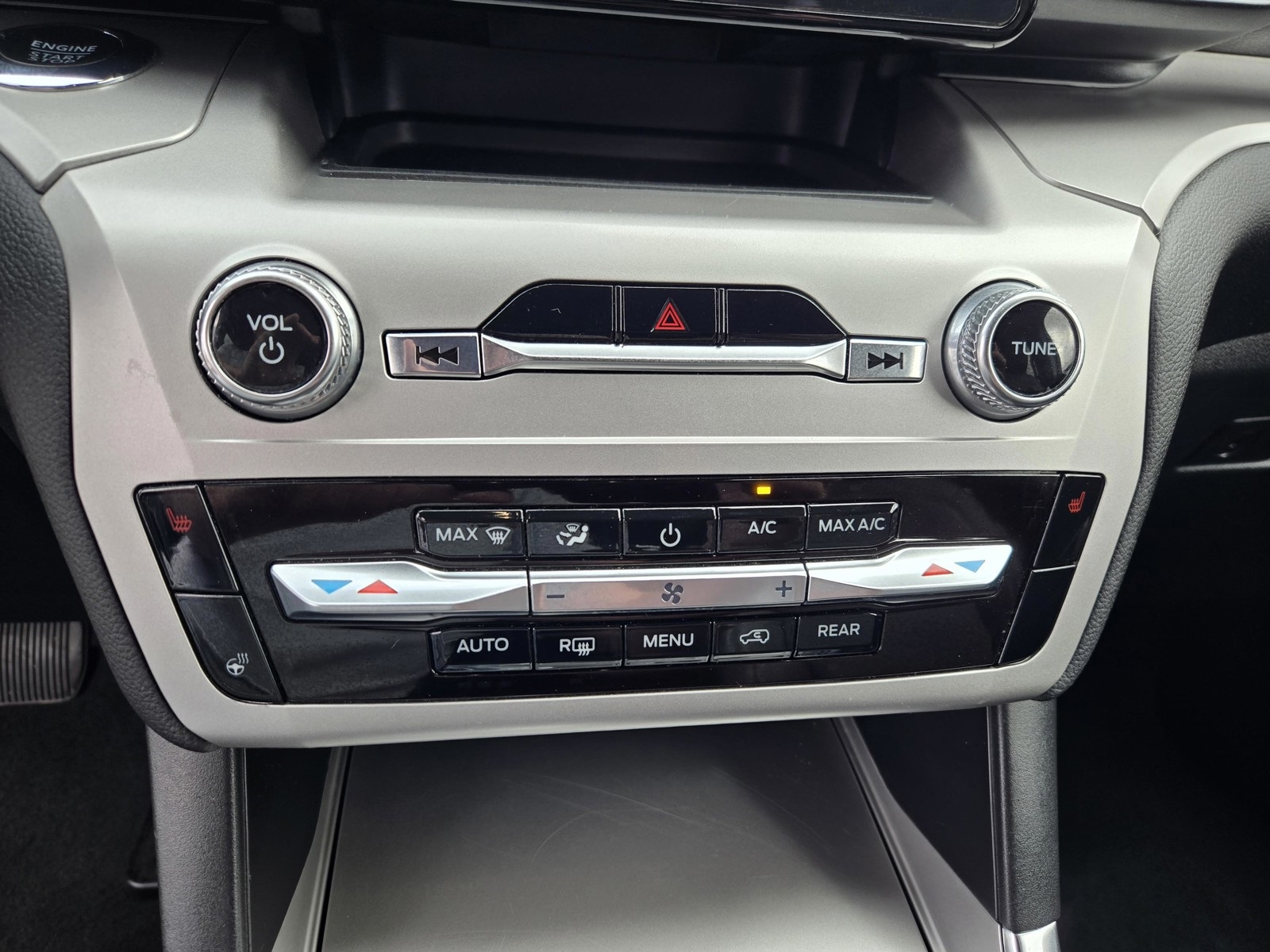 2022 Ford Explorer XLT photo 23