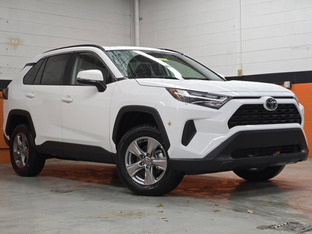 2025 Toyota RAV4 XLE photo 2
