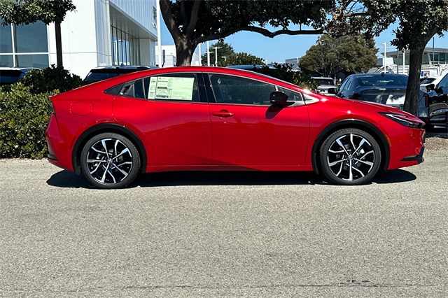 2026 Toyota Prius Plug-in Hybrid XSE photo 3