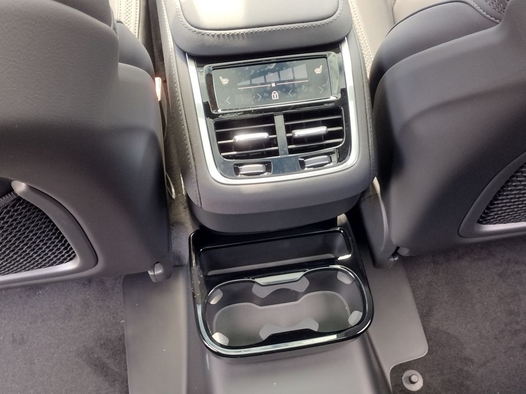 2026 VOLVO XC90 - Image 25