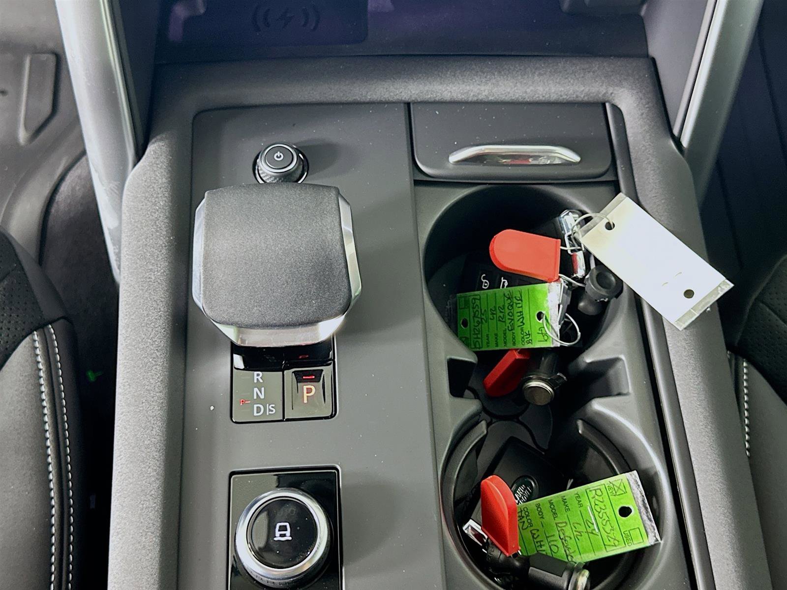 2024 Land Rover Discovery S photo 19