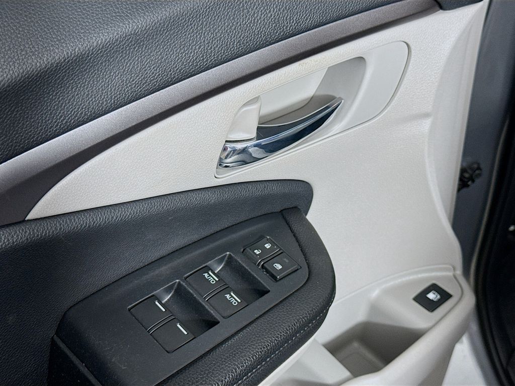 2020 Honda Pilot EX photo 15