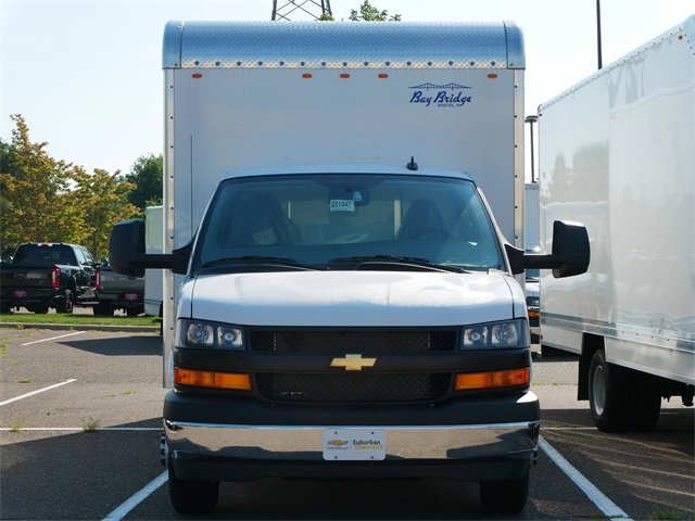 2025 Chevrolet Express Cutaway 3500 photo 2