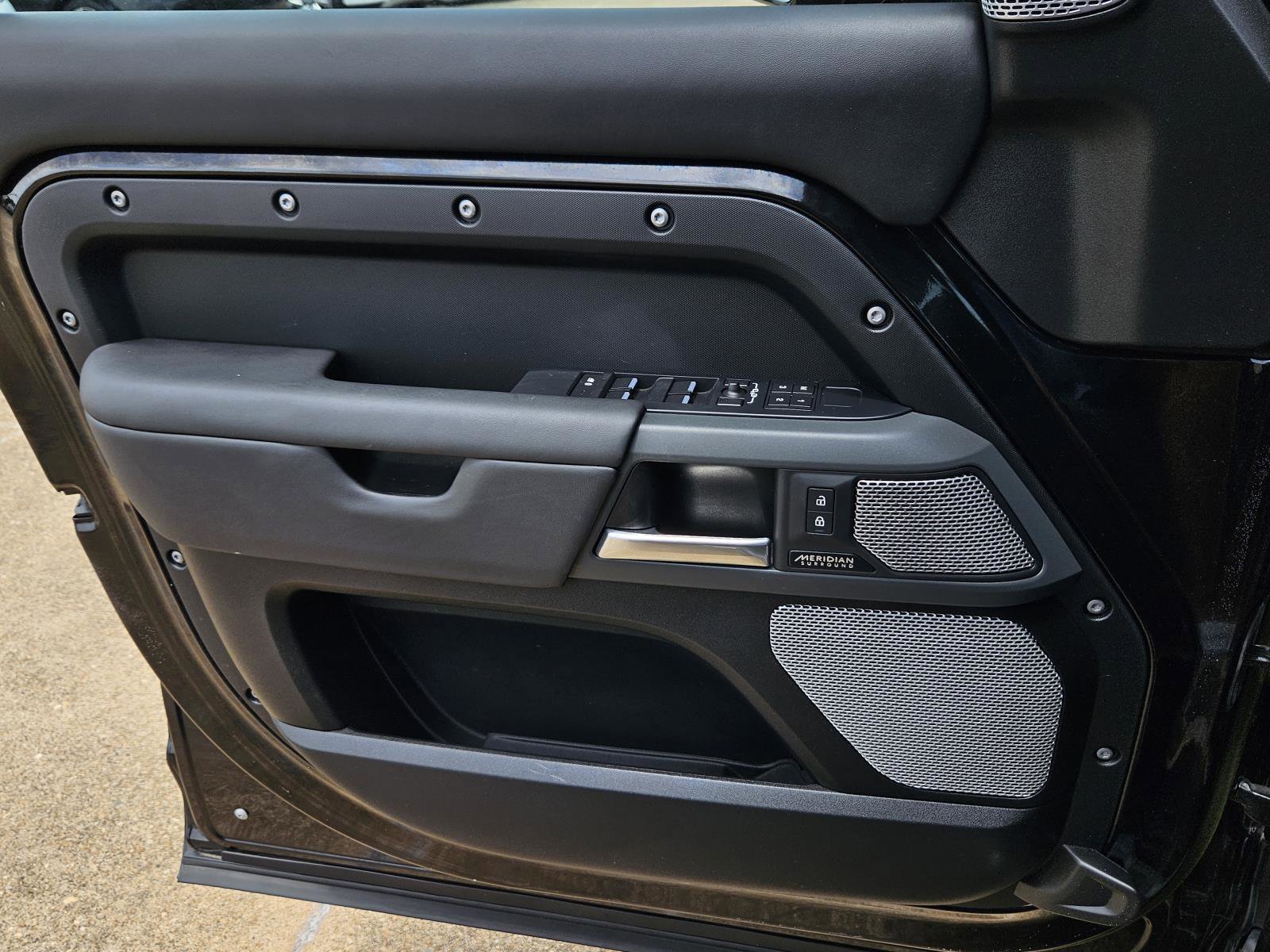 2023 Land Rover Defender X-Dynamic SE photo 22