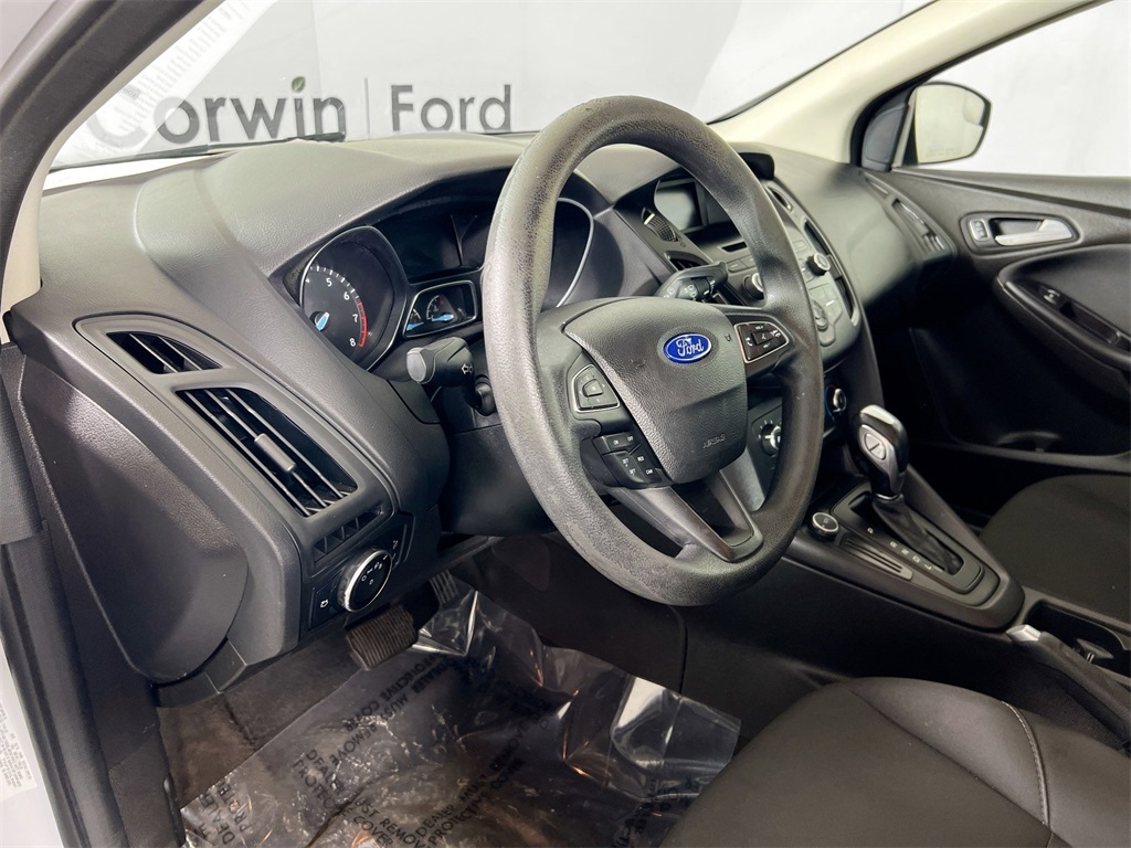 2016 Ford Focus SE photo 3
