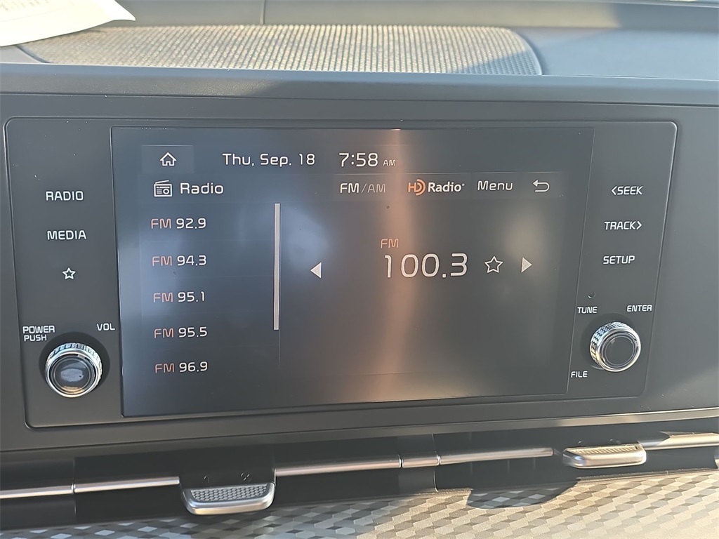 2023 Kia Carnival LX photo 22