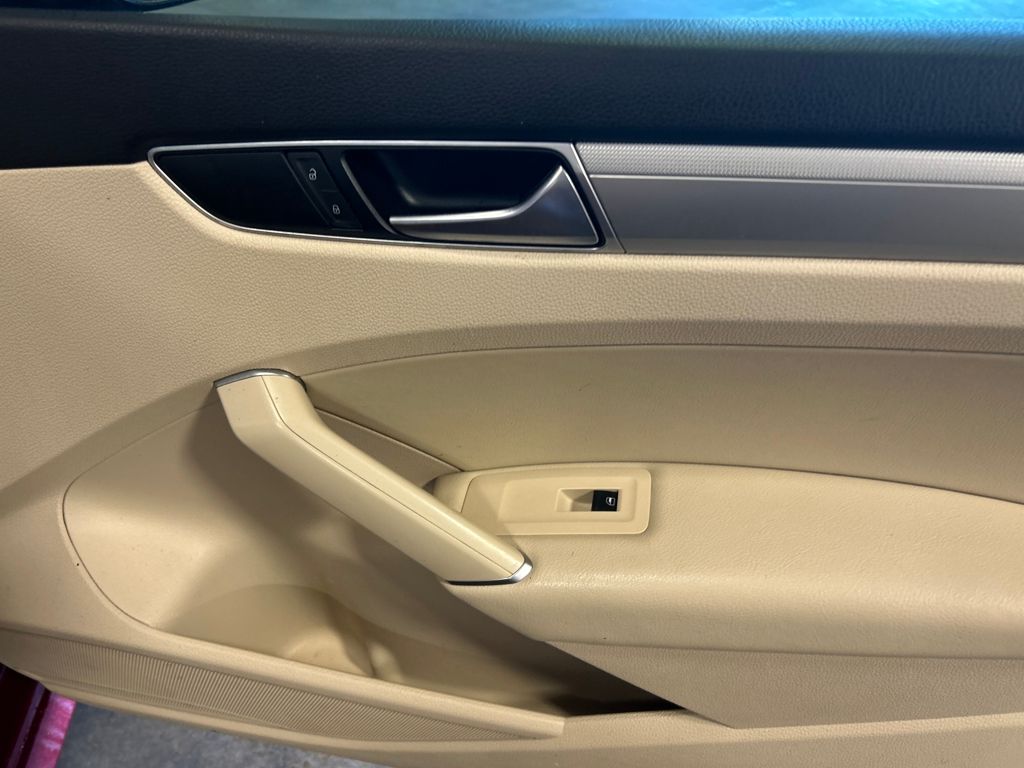 2019 Volkswagen Passat 2.0T Wolfsburg Edition photo 28