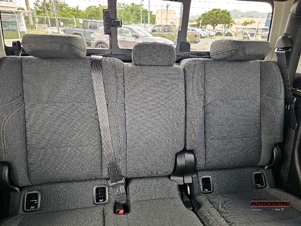 2025 Jeep Gladiator Sport photo 3