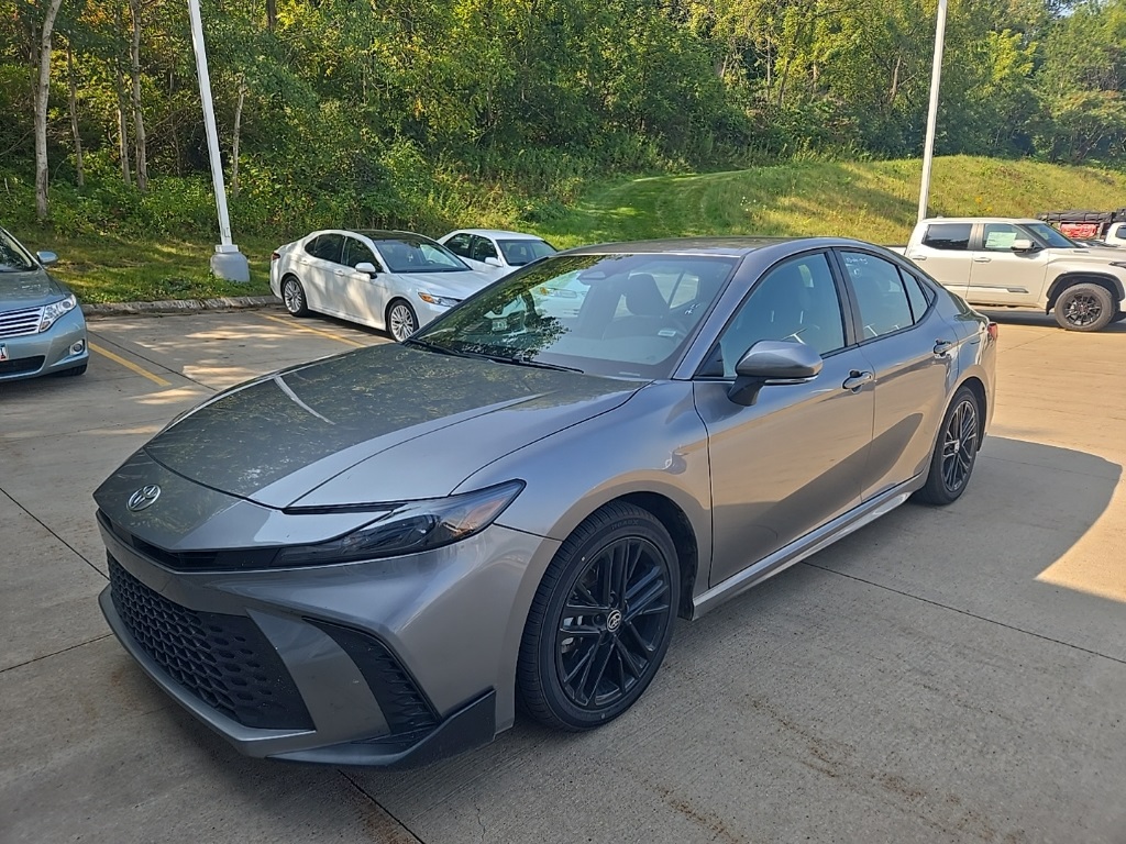 2025 Toyota Camry SE photo 3