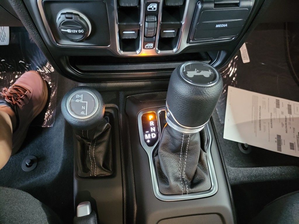 2025 Jeep Wrangler Sahara photo 20
