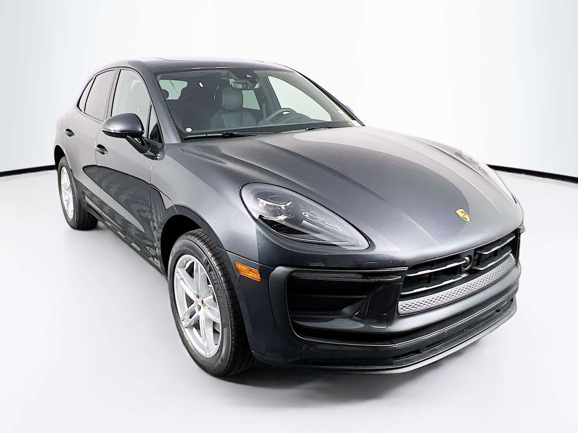 2025 Porsche Macan T photo 4