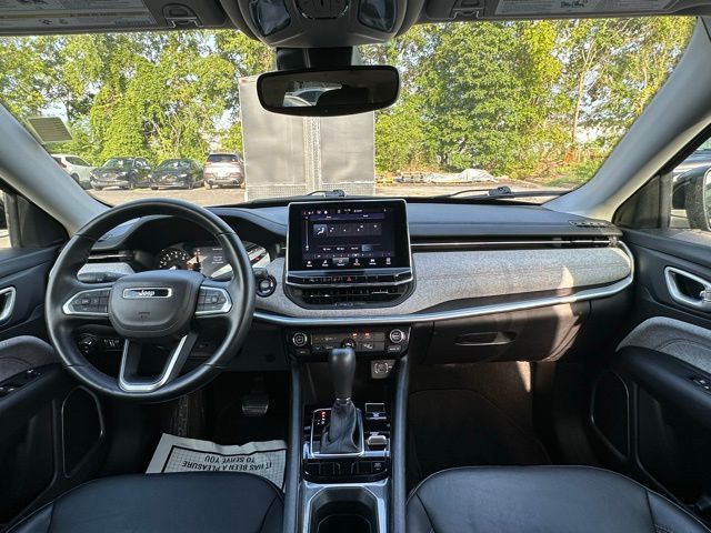 2022 Jeep Compass Latitude Lux photo 25