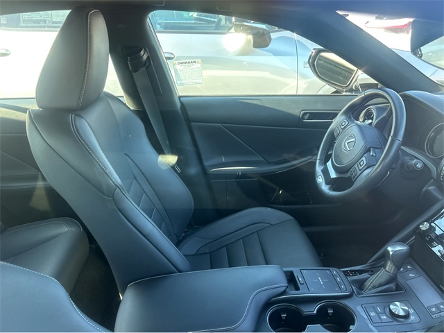 2025 Lexus IS 350 F SPORT photo 4