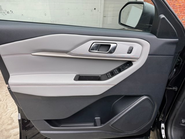 2025 Ford Explorer photo 10