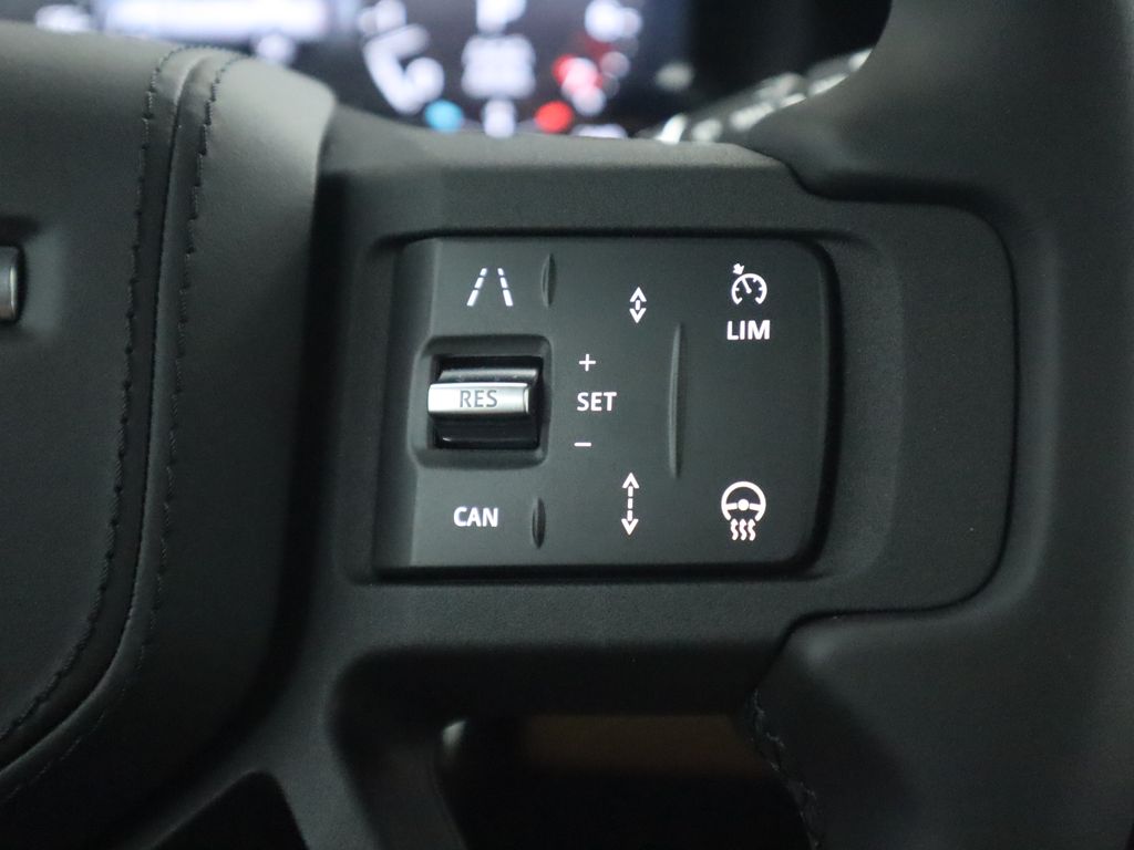 2025 Land Rover Defender 130 X photo 9