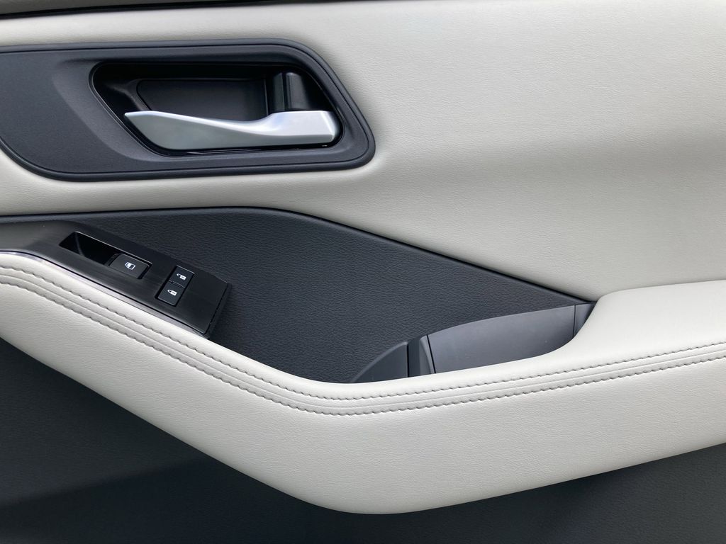 2025 Nissan Rogue SV photo 34
