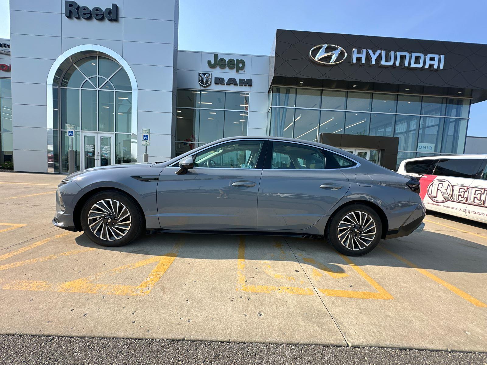 Certified 2025 Hyundai Sonata Hybrid Limited with VIN KMHL54JJ2SA114815 for sale in Kansas City