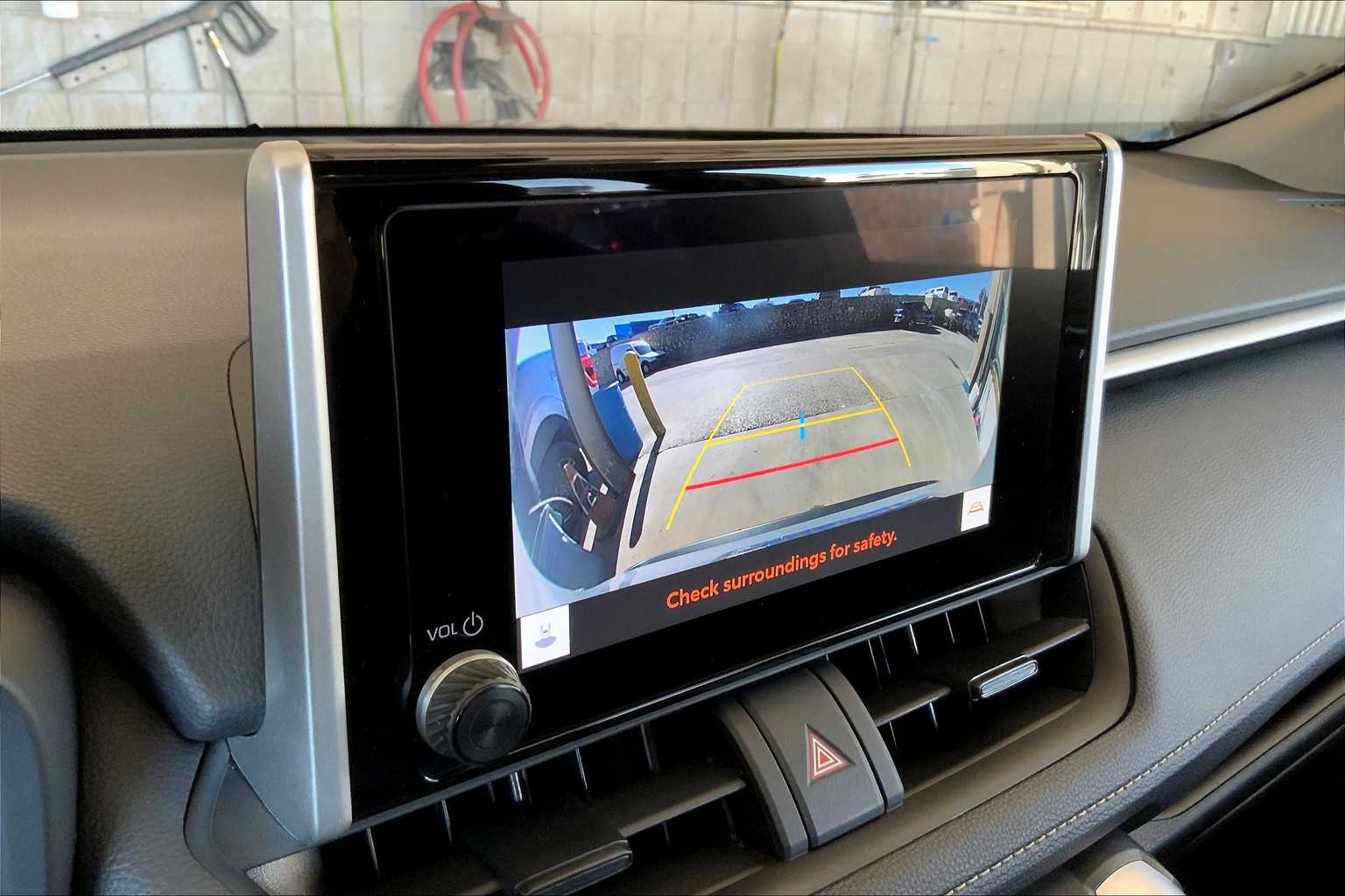 2024 Toyota RAV4 XLE photo 25
