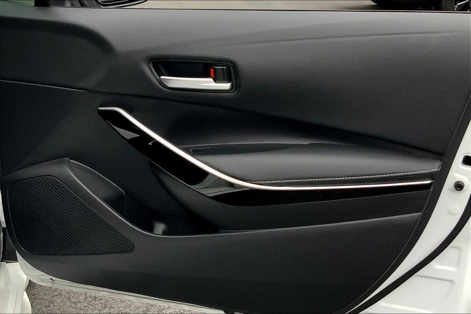 2025 Toyota Corolla Hybrid XLE photo 21
