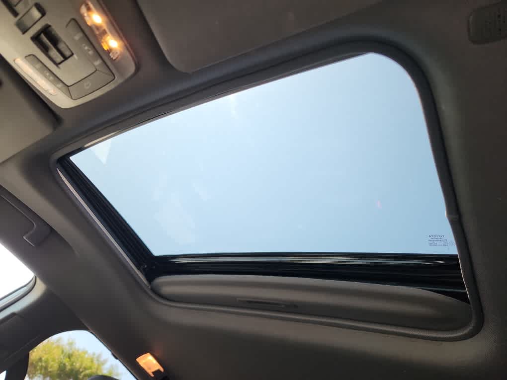 2022 Toyota Sienna XSE photo 11