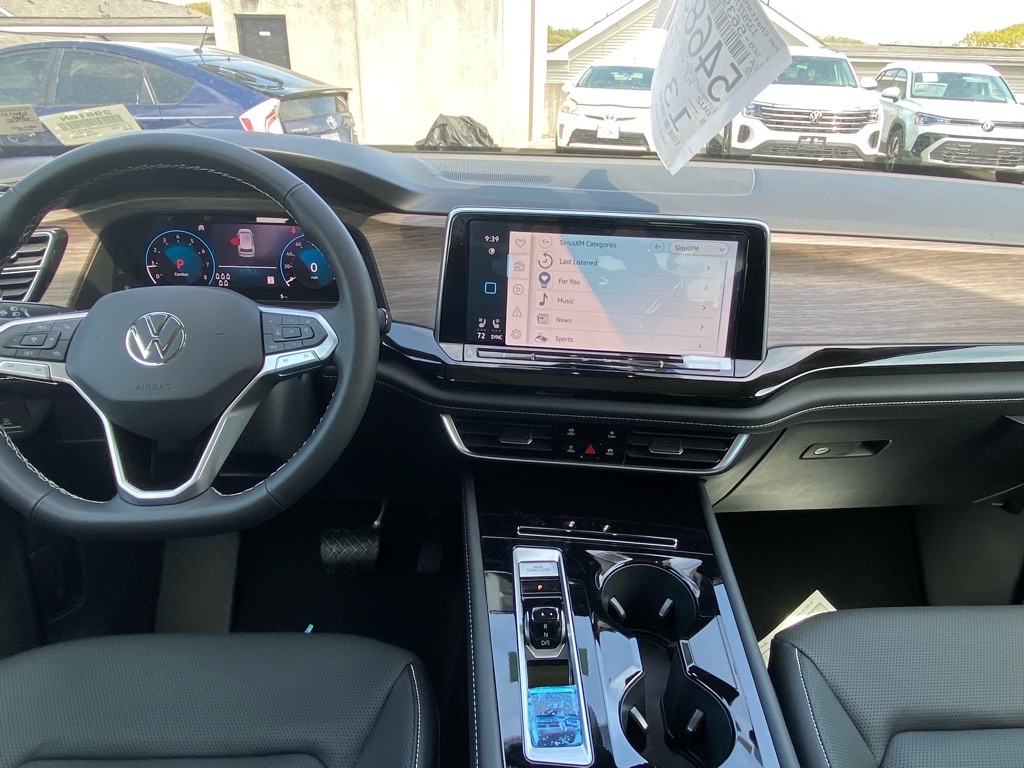2025 Volkswagen Atlas SEL photo 6
