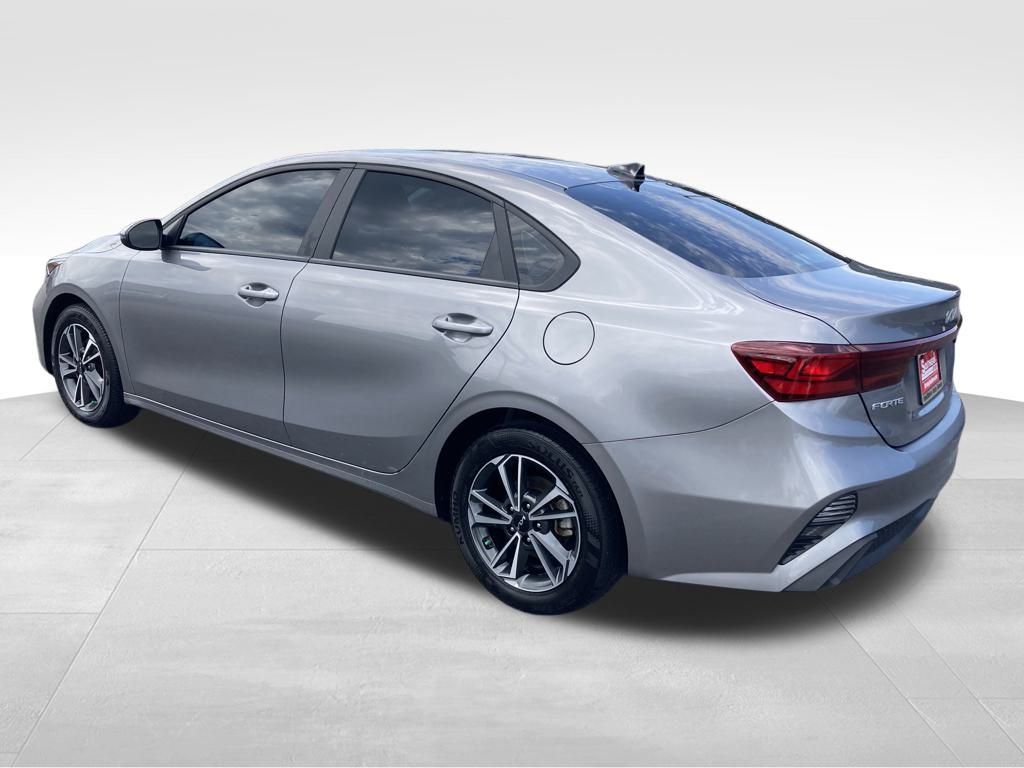 2023 Kia Forte LXS photo 3