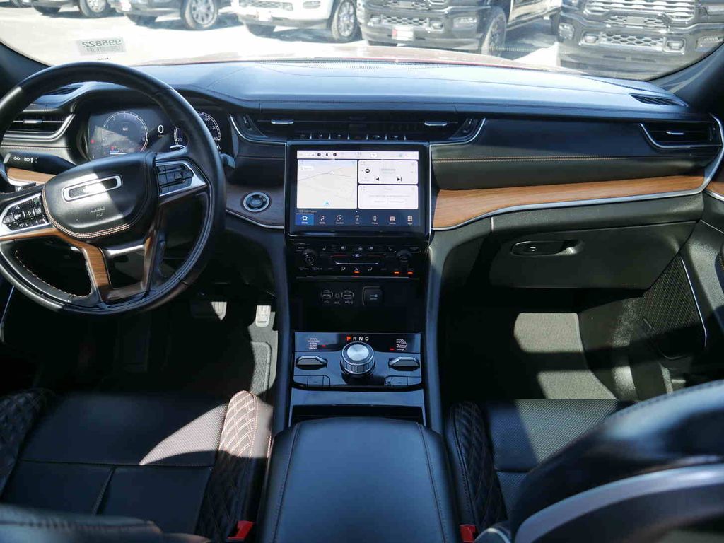 2022 Jeep Grand Cherokee Summit photo 3