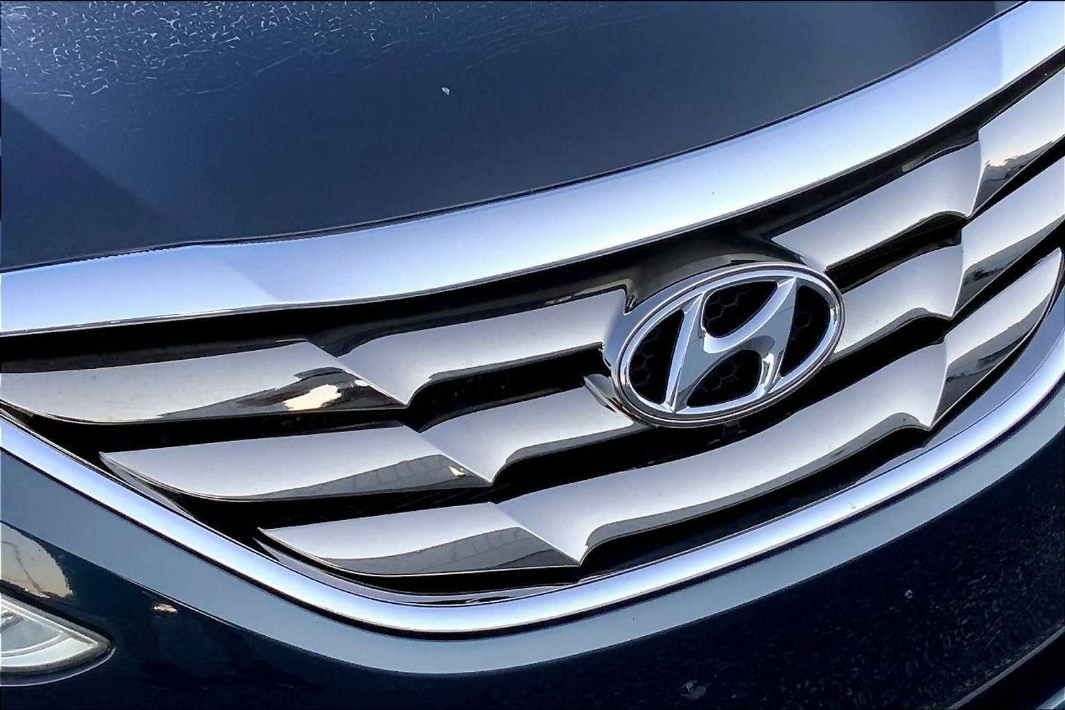 2011 Hyundai Sonata photo 28