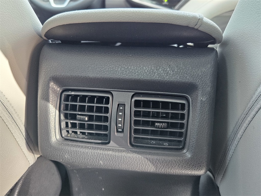 2022 Toyota Camry XLE photo 31