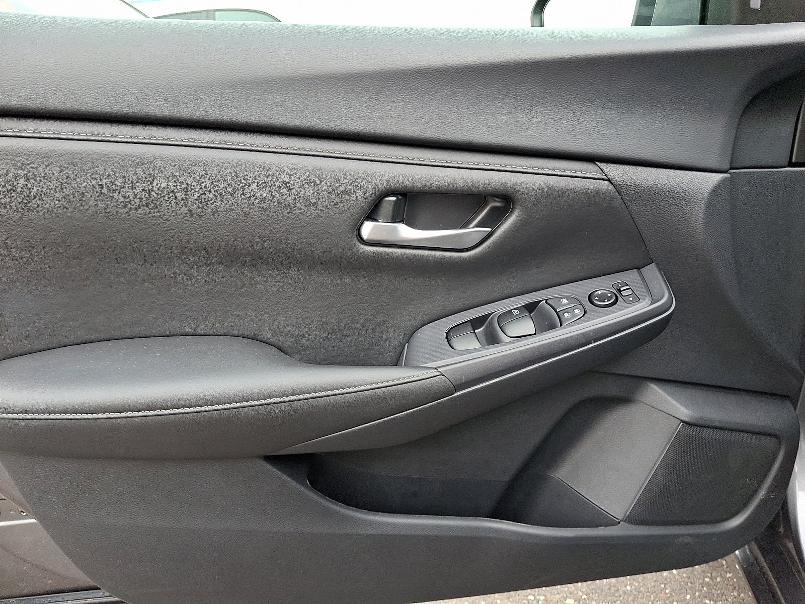 2024 Nissan Sentra SV photo 12