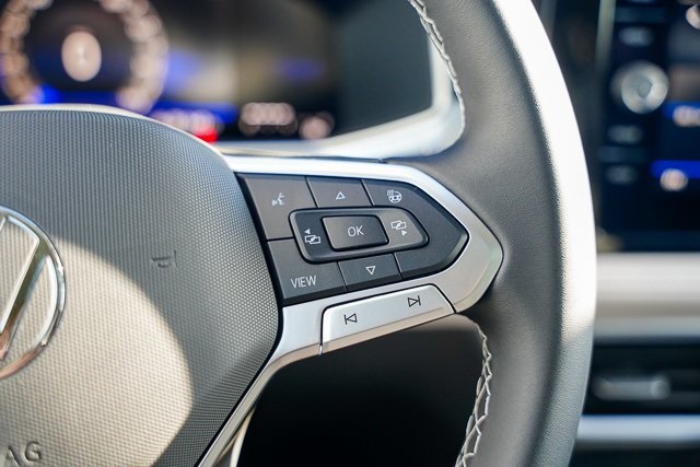 2025 Volkswagen Taos SE photo 7