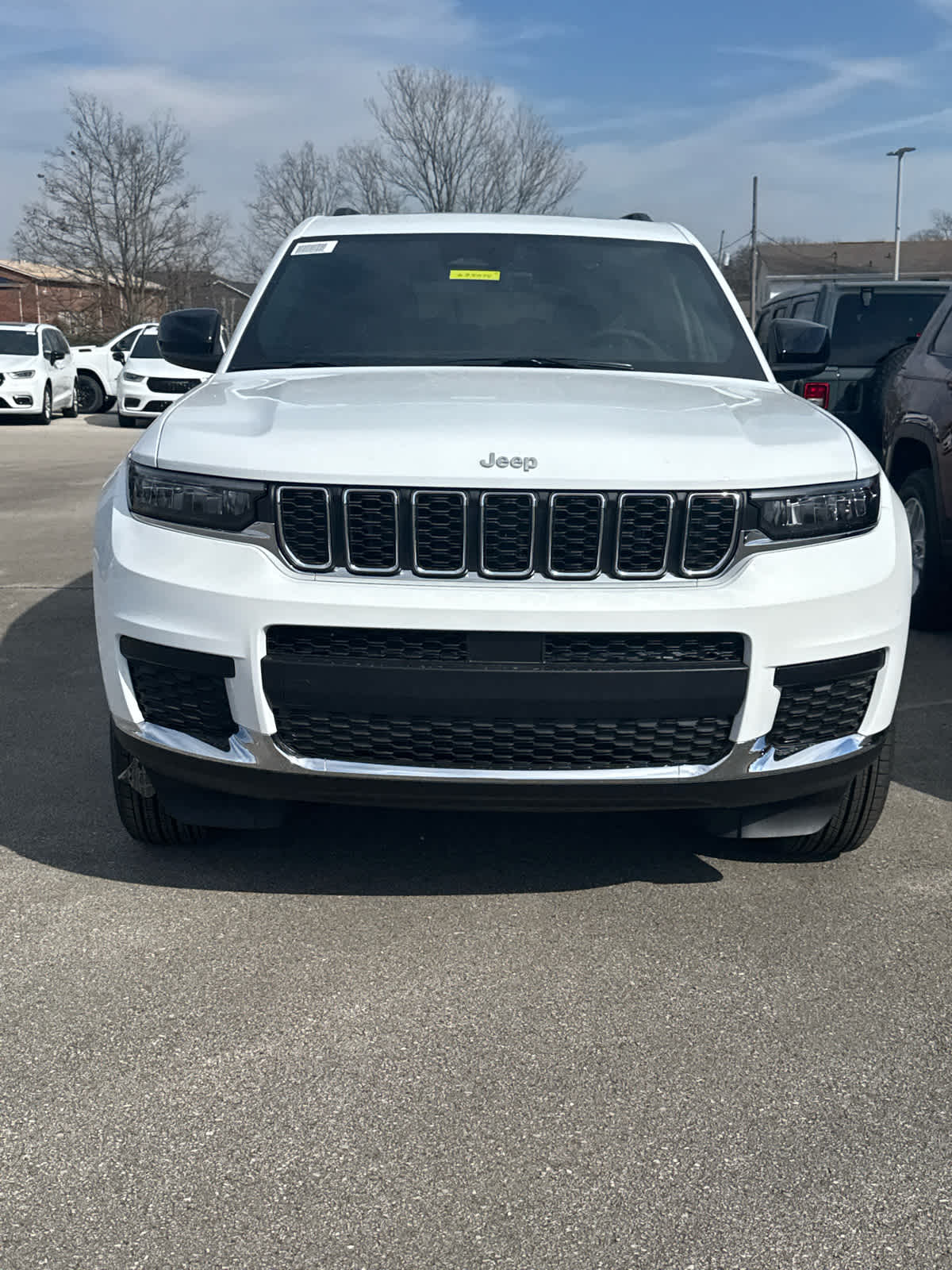 2025 Jeep Grand Cherokee Laredo photo 2
