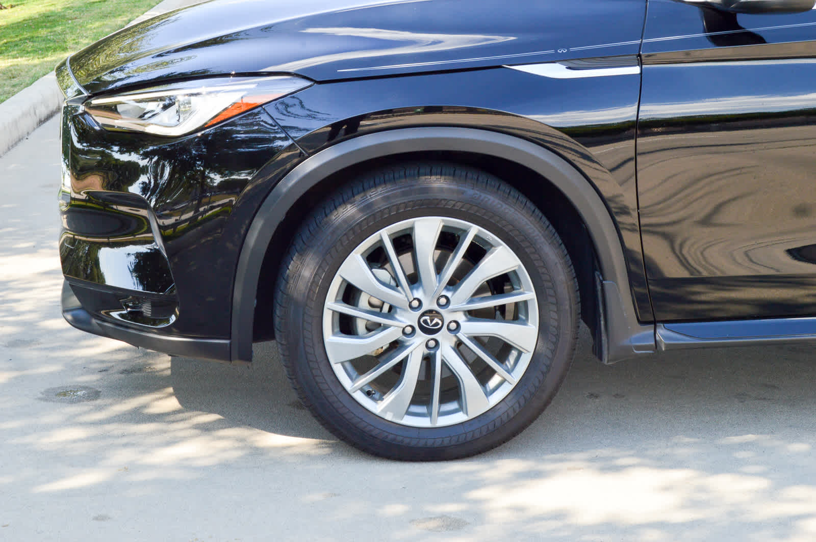 2025 Infiniti QX50 Luxe photo 8