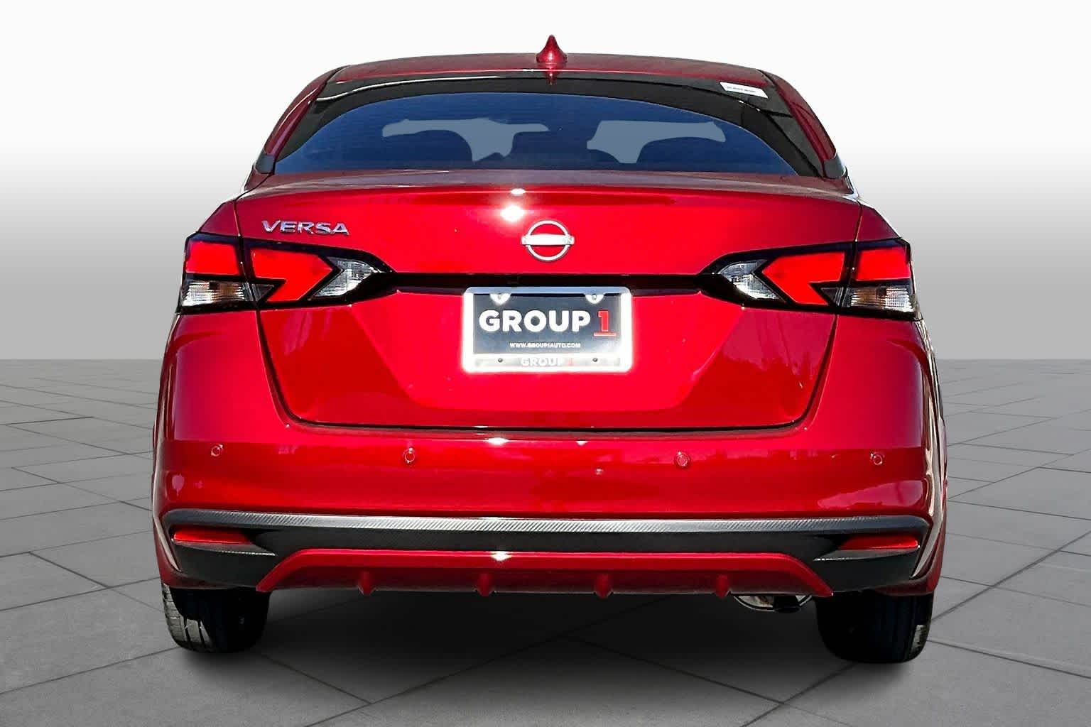 2025 Nissan Versa SV photo 4