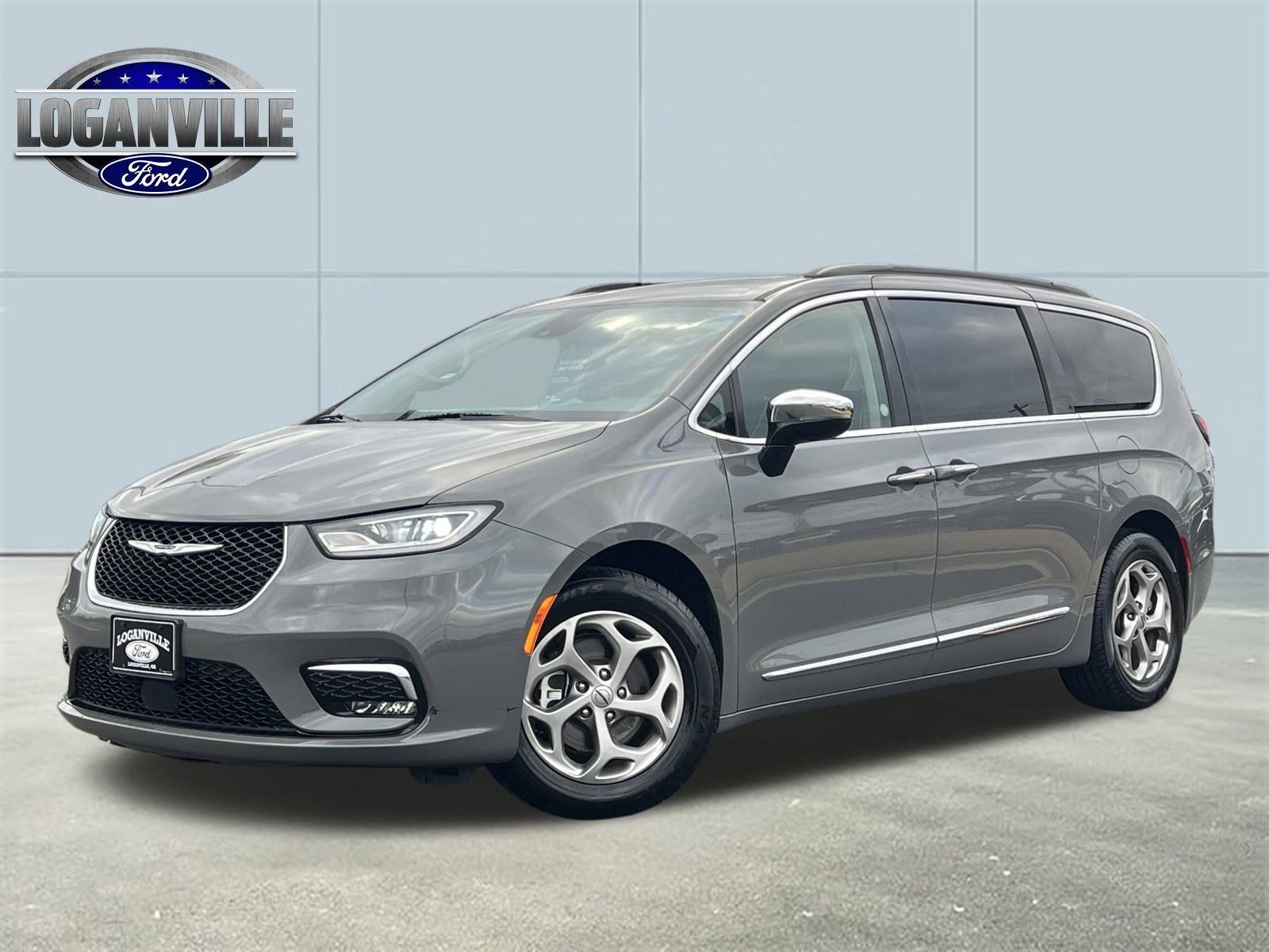 2023 Chrysler Pacifica Limited's photo