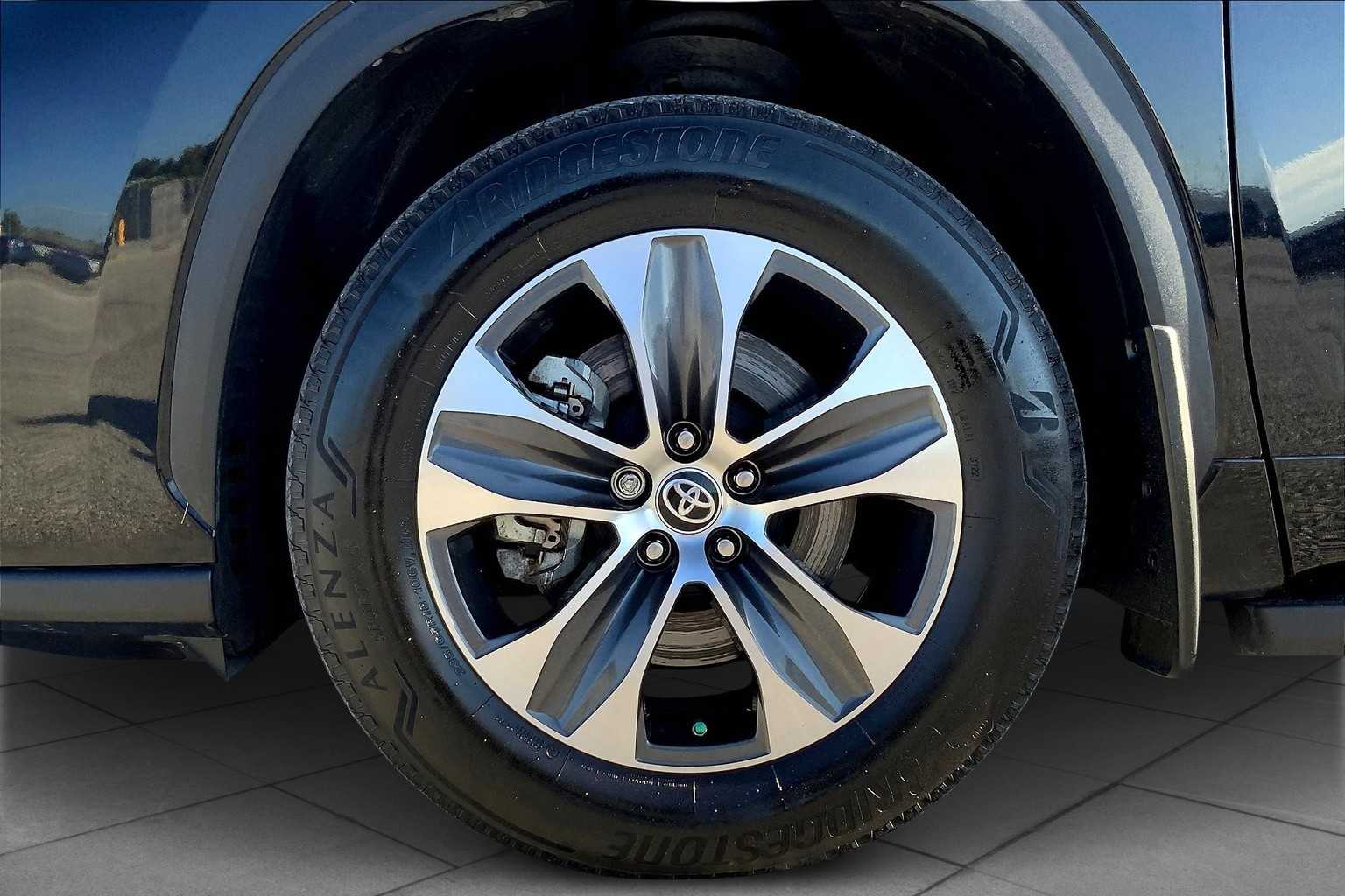 2022 Toyota Highlander XLE photo 10