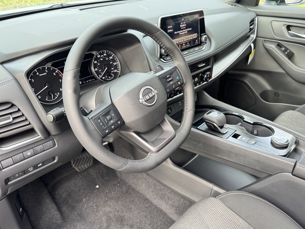 2026 Nissan Rogue SV photo 7