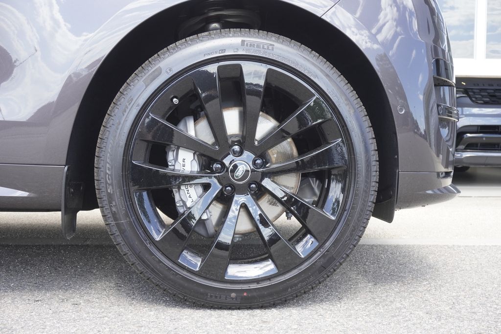 2025 Land Rover Range Rover Sport SE photo 34