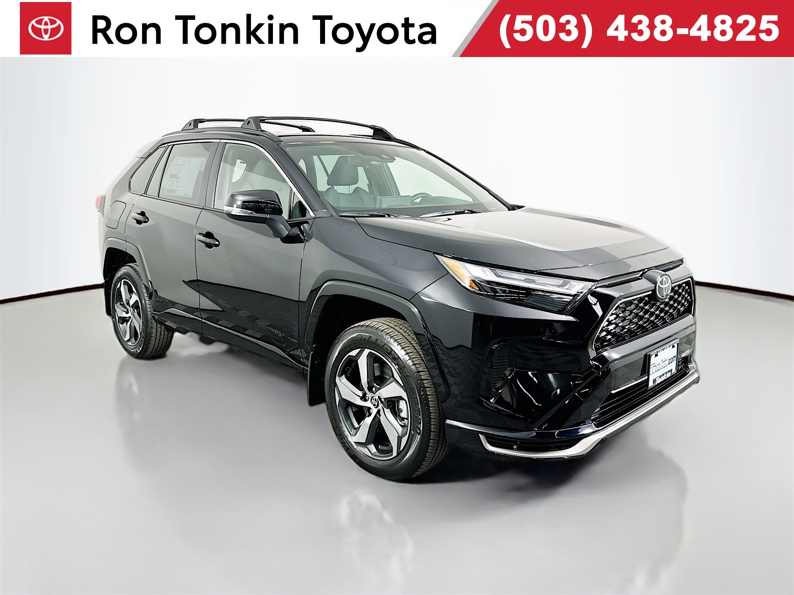 2025 Toyota RAV4 SE's photo