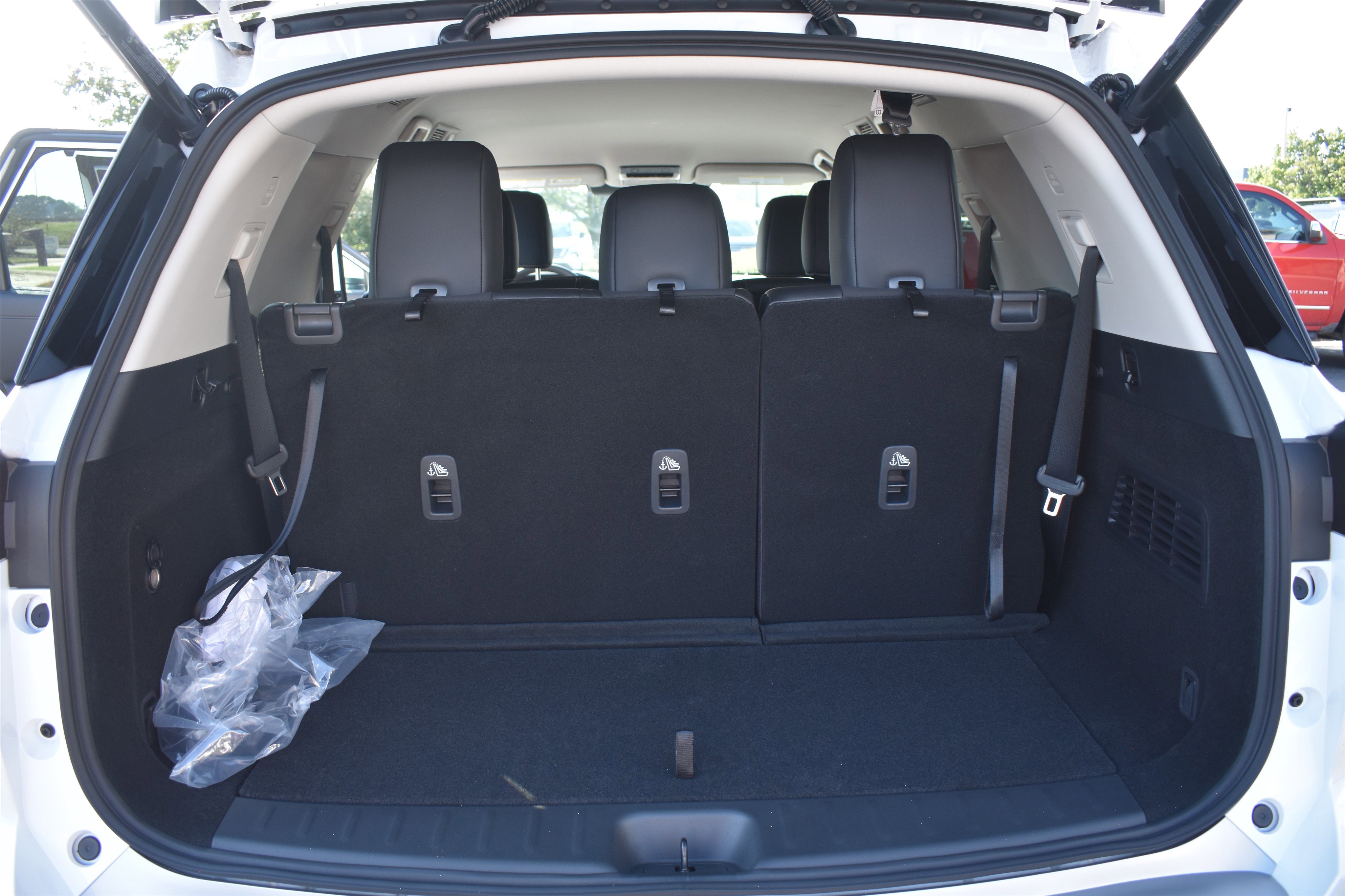2025 Nissan Pathfinder SL photo 9