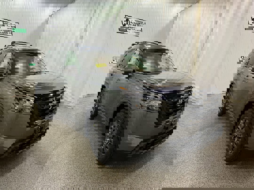 2025 Nissan Pathfinder SV's photo