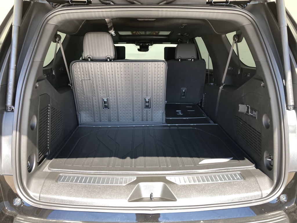 2026 Chevrolet Suburban RST photo 14
